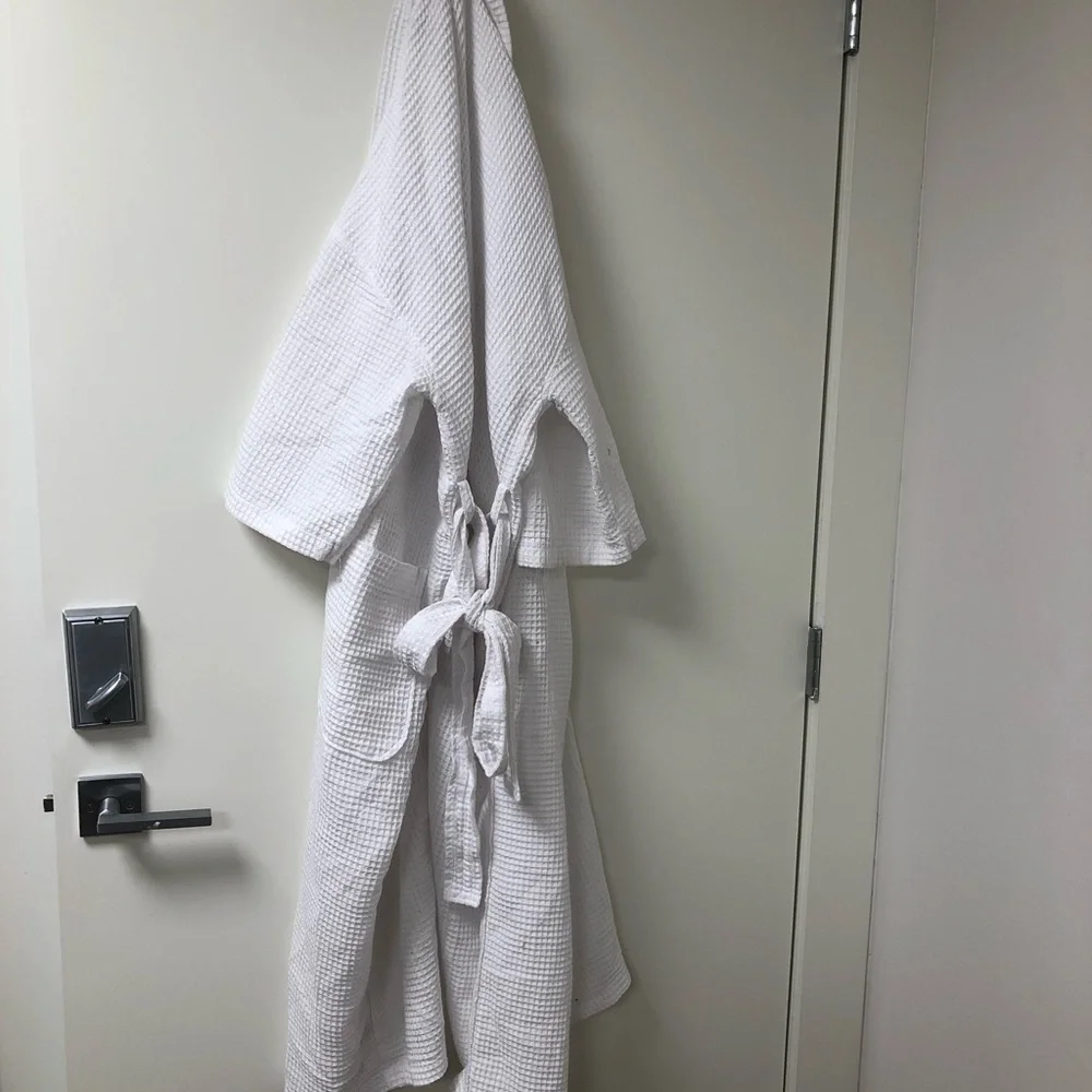 White kimono Robe - Picture 2 of 3